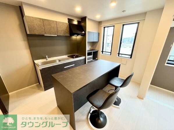 レヴメゾン神山四番館の物件内観写真